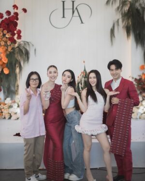 Mookda Narinrak Instagram - 💖ยินดีด้วยน้า👫 @hanalewis @chanapol_sataya