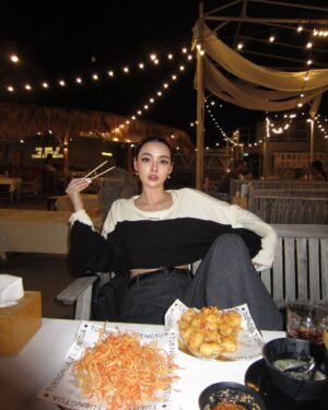 Mookda Narinrak Instagram - 💡ไฟน้ำค้าง20:30คืนนี้ #ch7hd35 #ไฟน้ำค้าง