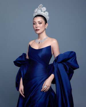 Morakot Sangtaweep Instagram - พิมพ์ไปก็จะร้องไห้ไป จริงๆ

“21 ปีที่แล้ว มี่ได้ครองมงกุฎ Miss Thailand Universe  2004 และวันนี้ มี่ยังคงซาบซึ้งไม่เปลี่ยนแปลง”

ภาพเซตนี้ขอมอบให้กับน้องๆ ที่มีความฝัน 
อยากมายืนบนเวทีแห่งนี้
ขอเพียงมีความมุ่งมั่น ตั้งใจ และไม่ยอมแพ้
ความฝันก็จะกลายเป็นความจริง ✨

มงกุฎนี้ให้ทุกอย่างกับมี่ ให้โอกาส ให้อนาคต

ขอบคุณฟ้าเบื้องบนที่มองเห็นความพยายามของมี่และนำทางให้มาถึงจุดนี้ ⭐️

ขอกราบขอบพระคุณ
🙏🏻 คุณแดง และผู้ใหญ่ทุกท่านที่มอบโอกาสให้
🙏🏻 แฟนนางงามทุกคน ที่เป็นกำลังใจเสมอมา
🙏🏻 ครูบาอาจารย์ที่ฝึกฝนและขัดเกลามี่
🙏🏻 วงการนี้ ที่ทำให้มี่เติบโต

และที่สำคัญที่สุด 
ขอบคุณคุณพ่อคุณแม่และครอบครัว
ที่ทำให้เราเป็นเราในทุกวันนี้💗

#21YearsOfDreams #MissThailandUniverse #BelieveInYourDreams • 27th March 2004

ถ้าหากต้องลง Miss Universe ปีนี้จะเชียร์ไหมคะ? 🤭

Thank you to the best team 🙏🏻❤️👑
Photographer: @sprite_snap 
MUA: @first_make_up @02.03.199x 
Hair: @makpepo 
Stylist: @unkuniya 
Manager: @iammamp 
Assistant manager: @pare_chalo @kigkigs