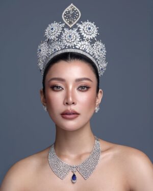 Morakot Sangtaweep Instagram - พิมพ์ไปก็จะร้องไห้ไป จริงๆ

“21 ปีที่แล้ว มี่ได้ครองมงกุฎ Miss Thailand Universe  2004 และวันนี้ มี่ยังคงซาบซึ้งไม่เปลี่ยนแปลง”

ภาพเซตนี้ขอมอบให้กับน้องๆ ที่มีความฝัน 
อยากมายืนบนเวทีแห่งนี้
ขอเพียงมีความมุ่งมั่น ตั้งใจ และไม่ยอมแพ้
ความฝันก็จะกลายเป็นความจริง ✨

มงกุฎนี้ให้ทุกอย่างกับมี่ ให้โอกาส ให้อนาคต

ขอบคุณฟ้าเบื้องบนที่มองเห็นความพยายามของมี่และนำทางให้มาถึงจุดนี้ ⭐️

ขอกราบขอบพระคุณ
🙏🏻 คุณแดง และผู้ใหญ่ทุกท่านที่มอบโอกาสให้
🙏🏻 แฟนนางงามทุกคน ที่เป็นกำลังใจเสมอมา
🙏🏻 ครูบาอาจารย์ที่ฝึกฝนและขัดเกลามี่
🙏🏻 วงการนี้ ที่ทำให้มี่เติบโต

และที่สำคัญที่สุด 
ขอบคุณคุณพ่อคุณแม่และครอบครัว
ที่ทำให้เราเป็นเราในทุกวันนี้💗

#21YearsOfDreams #MissThailandUniverse #BelieveInYourDreams • 27th March 2004

ถ้าหากต้องลง Miss Universe ปีนี้จะเชียร์ไหมคะ? 🤭

Thank you to the best team 🙏🏻❤️👑
Photographer: @sprite_snap 
MUA: @first_make_up @02.03.199x 
Hair: @makpepo 
Stylist: @unkuniya 
Manager: @iammamp 
Assistant manager: @pare_chalo @kigkigs