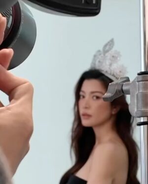 Morakot Sangtaweep Instagram - พิมพ์ไปก็จะร้องไห้ไป จริงๆ

“21 ปีที่แล้ว มี่ได้ครองมงกุฎ Miss Thailand Universe  2004 และวันนี้ มี่ยังคงซาบซึ้งไม่เปลี่ยนแปลง”

ภาพเซตนี้ขอมอบให้กับน้องๆ ที่มีความฝัน 
อยากมายืนบนเวทีแห่งนี้
ขอเพียงมีความมุ่งมั่น ตั้งใจ และไม่ยอมแพ้
ความฝันก็จะกลายเป็นความจริง ✨

มงกุฎนี้ให้ทุกอย่างกับมี่ ให้โอกาส ให้อนาคต

ขอบคุณฟ้าเบื้องบนที่มองเห็นความพยายามของมี่และนำทางให้มาถึงจุดนี้ ⭐️

ขอกราบขอบพระคุณ
🙏🏻 คุณแดง และผู้ใหญ่ทุกท่านที่มอบโอกาสให้
🙏🏻 แฟนนางงามทุกคน ที่เป็นกำลังใจเสมอมา
🙏🏻 ครูบาอาจารย์ที่ฝึกฝนและขัดเกลามี่
🙏🏻 วงการนี้ ที่ทำให้มี่เติบโต

และที่สำคัญที่สุด 
ขอบคุณคุณพ่อคุณแม่และครอบครัว
ที่ทำให้เราเป็นเราในทุกวันนี้💗

#21YearsOfDreams #MissThailandUniverse #BelieveInYourDreams • 27th March 2004

ถ้าหากต้องลง Miss Universe ปีนี้จะเชียร์ไหมคะ? 🤭

Thank you to the best team 🙏🏻❤️👑
Photographer: @sprite_snap 
MUA: @first_make_up @02.03.199x 
Hair: @makpepo 
Stylist: @unkuniya 
Manager: @iammamp 
Assistant manager: @pare_chalo @kigkigs