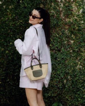 Morakot Sangtaweep Instagram - My new weekend bag ‘Le Panier’ ช่วงนี้เห่อกระเป๋าใหม่ 😊 @longchampth 

และชุดสดใสน่ารักจาก @sol_loungewear ค่าาาา 💗