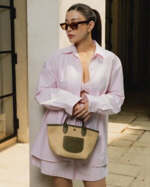 Morakot Sangtaweep Instagram - My new weekend bag ‘Le Panier’ ช่วงนี้เห่อกระเป๋าใหม่ 😊 @longchampth 

และชุดสดใสน่ารักจาก @sol_loungewear ค่าาาา 💗