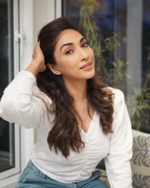 Mouli Ganguly Instagram - 🫠🤍