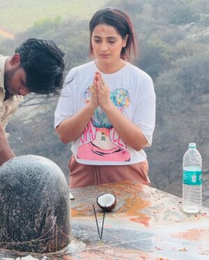 Mounika Dev Instagram - Hara hara Mahadev shambo shankara 🕉️

#keesaragutta #mahadhivarathri2025 #shiva #devotional