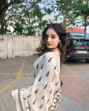 Mounika Dev Instagram - Good morning fam🫶

Beautiful sarees from @mehufashions