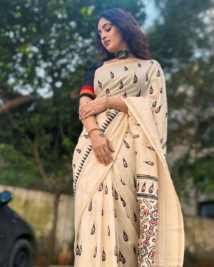 Mounika Dev Instagram - Good morning fam🫶

Beautiful sarees from @mehufashions