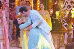 Munira Kudrati Instagram - Lights, camera, chemistry ✨🎥
#shayush❤️ #❤ #bhagyalakshmi 
.
.
@ektarkapoor  @shreya_nehal @shivangisinghchauhaan @aakanshashukla0803 @tripzarora @muzzudesai @sahil.sharma540 @himanshugadani