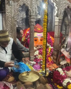Muskan Bamne Instagram - जय महाकाल 🙏 जय महाकाल भैरव 🙏  जय मां गढ़ कालिका 🙏 

#Ujjain #Mahakal #JaiMataDi #Blessed #GodsChild #Famliy 
#MuskanBamne

Stylist - @dimple_m_soni
Saree by - @ethnicsaroj