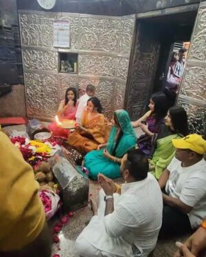 Muskan Bamne Instagram - जय महाकाल 🙏 जय महाकाल भैरव 🙏  जय मां गढ़ कालिका 🙏 

#Ujjain #Mahakal #JaiMataDi #Blessed #GodsChild #Famliy 
#MuskanBamne

Stylist - @dimple_m_soni
Saree by - @ethnicsaroj