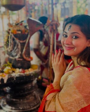 Nabanita Malakar Instagram - लागी मेरी प्रीत तेरे संग मेरे शंकरा 
लागी मेरी प्रीत तेरे संग मेरे शंकरा 🙏🏻😇❤️🧿
ॐ नमः शिवाय 🔱🙏🏻🔱

#shivratri #shiva #mohadeb #volenath #sankara #omnamoshivay 🙏🏻😇✨💫