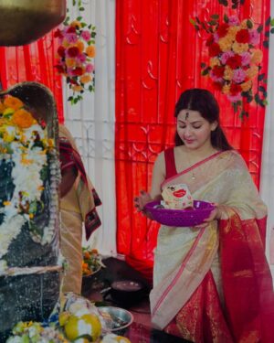 Nabanita Malakar Instagram - लागी मेरी प्रीत तेरे संग मेरे शंकरा 
लागी मेरी प्रीत तेरे संग मेरे शंकरा 🙏🏻😇❤️🧿
ॐ नमः शिवाय 🔱🙏🏻🔱

#shivratri #shiva #mohadeb #volenath #sankara #omnamoshivay 🙏🏻😇✨💫