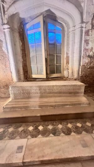 Nadia Jamil Instagram - Said my Asar prayers on the roof of Anarkalis tomb. Renovation work in progress. Blown away by its pristine beauty and the lovely Civil Secretariat. Lahore I love you …
Thank you @walledcityoflahoree for all you do for Lahore! @kamranlashari75 🙏🏽🙏🏽🙏🏽