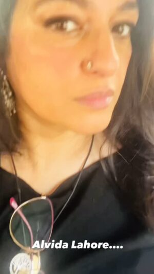 Nadia Jamil Instagram - Alvida Lahore! See you soon my beloved hometown ♥️ Leaving you for a few days and loving you looking so beautiful Alhamdolillah 

Thank you my dearest Ijaz at @marrakech.premium at for always making me feel so glam! #AirportLookInnit