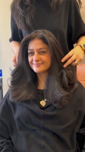 Nadia Jamil Instagram - A fellow kaavish fan and one of the loveliest people I’ve ever met! Always stunning <3 @njlahori 
.
.
.
.
#fareeaatif #islamabadgram #islamabadgram #hair #hairstylist #haircut