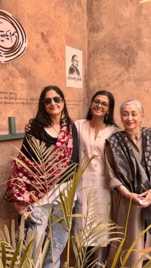 Nadia Jamil Instagram - Soul sistering with the beautiful, talented, warm, full of love  @nanditadasofficial and Ami… @nusciejamil @jamilnuscie 
What a fun, love filled day of catching up and connecting. Time flowed effortlessly.  Realised… I need to find ways to go to India to meet my loved ones more often! Some relationships and people are too precious. From khussas to trying on kabuli jewellery, to matching outfits, and ghar ka khana, lemon grass tea, meeting the bachas and listening to life stories and Nuris singing… Not enough time. I wish we lived closer. Love you beautiful friend♥️