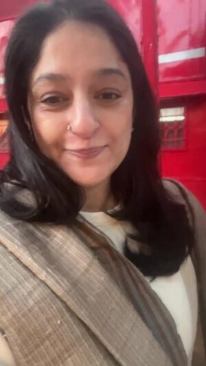 Nadia Jamil Instagram - The AMAZING @aliflaila_bookbussociety ♥️📚📕📖

Near Main Gulberg Market. Lahore.