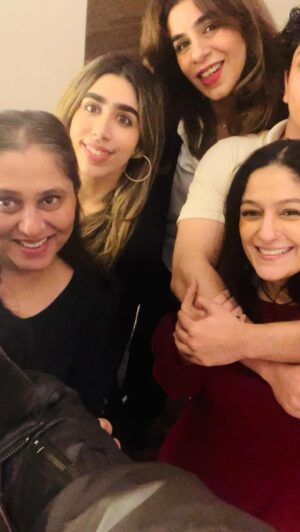 Nadia Jamil Instagram - When you’ve been besties since class four and now your kids love each other as well. Alhamdolillah @farazehsyed__studio @faaria101 and me over the years… and our kids. 

An evening that lasted into early next morning with fantastic food and ANTH level ka fun at @farazehsyed__studio ka haseen tareen ghar….. ♥️
