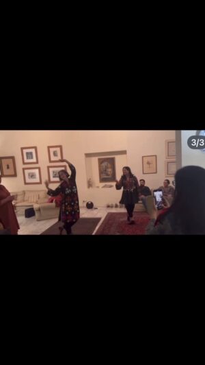 Nadia Jamil Instagram - I grew up with amazing souls like @samiyamumtazactor @fijster my brother @ofj2101 & @farazehsyed__studio …so ti spontaneous little dance came naturally to us….

This song “Piya tose naina lagay” was a favourite of mine to dance to as a little girl. Had a great time letting that little girl out to dance with the stunning Samo, who is such a fantastic dancer, as wonderful Bhai and beautiful Fzay sang to perfection.

Nothing like good friends who are authentic, real, down to earth, brilliantly talented, spontaneous and fun. 

We couldn’t be bothered if anyone was watching or not, we just danced from our hearts as they sang from theirs. 😂 

Grateful for these people and such moments in my life. Always always always. Even when I’m 90 years old!