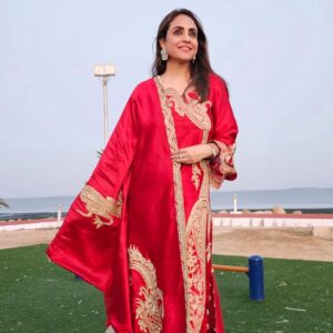 Nadia Khan Instagram - EID MUBARAQ ALL OUR FRIENDS AND FAMILY AND FOLLOWERS.. MAY YOUR EID BE FILLED WITH JOY AND HAPPINESS.. WEARING AMAZING RED DROM @shahnazanistudios EID COLLECTION