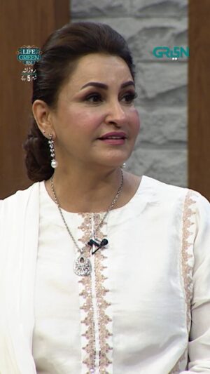 Nadia Khan Instagram - Saba Faisal ki kapro ki factory✨️

Watch "Life Green Hai" Tv Show daily at 5 PM only on Green TV.

#GreenTV #LifeGreenHai #RamzanSpecial #AijazAslam #NadiaKhan #ramadanshows #tvshow #viral #fyp #explorepage #show #ramzan