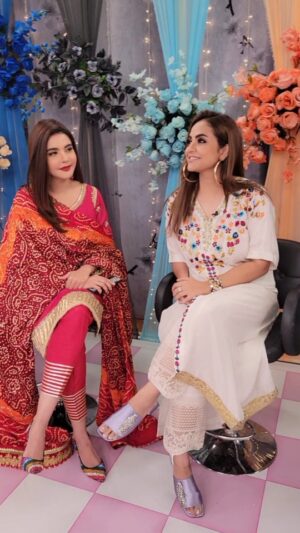 Nadia Khan Instagram - Main or meri dost