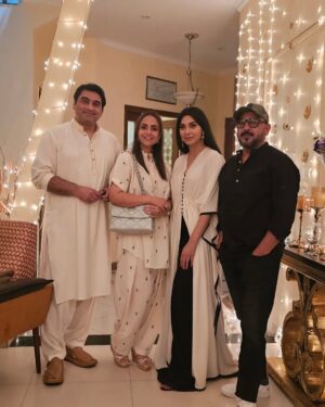 Nadia Khan Instagram - Thank you so much @ieshalworld wonderful Sahoor night .. you are a perfect host and a darling friend whose friendship is soooo special.. And the honestly the best food i ever had an event ... compliments to the caterers ... And what a treat meeting my darling @hina.dilpazeer.khan.0fficial and @sana_fakhar ... @asadjabalofficial
