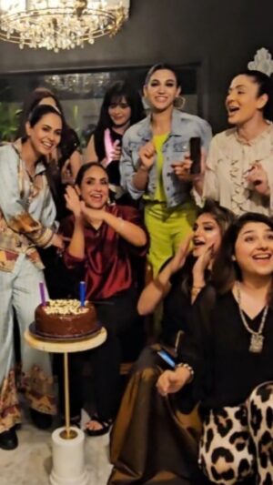 Nadia Khan Instagram - HAPPY TO ME ... THANK YOU MY HUSBAND FAISAL RAO AND MY BROTHER @mukarramkaleem FOR ORGANISING THE BEST BIRTHDAY SURPRISE... AND THANKS TO ALL MY FRIENDS FOR BEING THERE FOR ME ALWAYS... @amarkhanlove @sana_fakhar @amberkhanofficial @ieshalworld @mariawasti @javeria_saud_official @dr.wajahat_ @wajhifarookiofficial @rafyarafiq