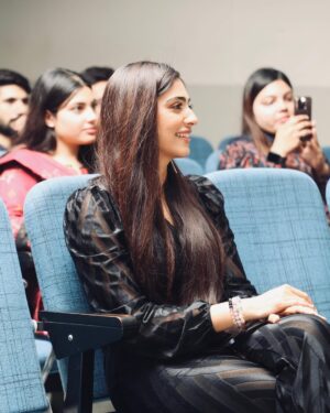 Naeema Butt Instagram - Aisay hi.