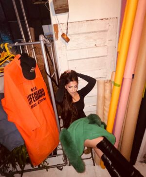 Naeema Butt Instagram - Roaming inside my soul every day, they say! 🤷‍♀️ 
#naeemabutt #newyork #newyorkfashion