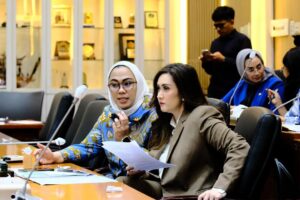 Nafa Urbach Instagram - Hari Senin tanggal 10 Maret 2025, Saya bersama Anggota dan Pimpinan Komisi IX DPR RI melakukan Rapat Dengar Pendapat Umum dengan Buruh/ Tenaga Kerja PT Pertamina EP asset 4 field Cepu, Blora Jawa Tengah.

Melalui dialog yang konstruktif, kami berkomitmen untuk menjembatani kepentingan buruh dengan pihak terkait.
kami mendengar, memahami, dan berupaya memberikan bantuan nyata agar hak-hak pekerja terpenuhi dengan adil.

Saya selaku Anggota Komisi IX DPR RI percaya bahwa setiap pekerja berhak mendapatkan perlindungan, kejelasan status kerja, serta kesejahteraan yang layak. Oleh karena itu, DPR terus berupaya menjadi garda terdepan dalam memperjuangkan kebijakan yang berpihak kepada buruh.