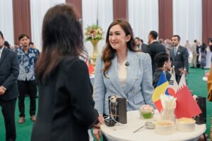 Nafa Urbach Instagram - Hubungan diplomatik yang kuat membuka banyak peluang kerja sama strategis bagi Indonesia. Hari ini, dalam rapat konsultasi pimpinan DPR RI bersama pimpinan Komisi I dan fraksi-fraksi, kami membahas pertimbangan dua calon duta besar yang akan mewakili negara sahabat, Kolombia dan Korea Selatan, di Indonesia.

Kehadiran duta besar baru diharapkan dapat semakin mempererat hubungan bilateral serta membuka peluang kolaborasi yang lebih luas di berbagai sektor. Semoga langkah ini membawa manfaat nyata bagi bangsa dan negara.✨️