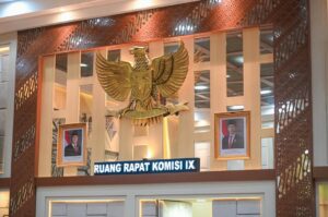 Nafa Urbach Instagram - Program Makan Bergizi Gratis menjadi salah satu langkah nyata menuju Indonesia Emas 2045. Rapat dengar pendapat Badan Gizi Nasional dan Komisi IX DPR RI menyampaikan skema penyaluran makan bergizi gratis dirancang secara strategis:
1. Dapur pusat oleh Badan Gizi Nasional
2. Dapur di sekolah & pesantren dengan siswa minimal 2.000 orang
3. Pelayanan khusus daerah terpencil

Melalui langkah ini, kita bersama mewujudkan generasi sehat, kuat, dan cerdas🇮🇩