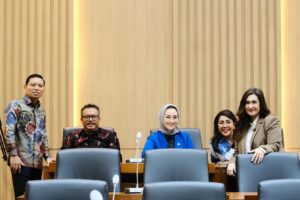 Nafa Urbach Instagram - Hari Senin tanggal 10 Maret 2025, Saya bersama Anggota dan Pimpinan Komisi IX DPR RI melakukan Rapat Dengar Pendapat Umum dengan Buruh/ Tenaga Kerja PT Pertamina EP asset 4 field Cepu, Blora Jawa Tengah.

Melalui dialog yang konstruktif, kami berkomitmen untuk menjembatani kepentingan buruh dengan pihak terkait.
kami mendengar, memahami, dan berupaya memberikan bantuan nyata agar hak-hak pekerja terpenuhi dengan adil.

Saya selaku Anggota Komisi IX DPR RI percaya bahwa setiap pekerja berhak mendapatkan perlindungan, kejelasan status kerja, serta kesejahteraan yang layak. Oleh karena itu, DPR terus berupaya menjadi garda terdepan dalam memperjuangkan kebijakan yang berpihak kepada buruh.