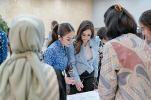 Nafa Urbach Instagram - Hubungan diplomatik yang kuat membuka banyak peluang kerja sama strategis bagi Indonesia. Hari ini, dalam rapat konsultasi pimpinan DPR RI bersama pimpinan Komisi I dan fraksi-fraksi, kami membahas pertimbangan dua calon duta besar yang akan mewakili negara sahabat, Kolombia dan Korea Selatan, di Indonesia.

Kehadiran duta besar baru diharapkan dapat semakin mempererat hubungan bilateral serta membuka peluang kolaborasi yang lebih luas di berbagai sektor. Semoga langkah ini membawa manfaat nyata bagi bangsa dan negara.✨️