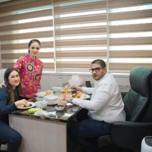 Nafa Urbach Instagram - Met makan siang semuaa @rajivsingh9191 @andina.narang