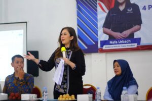 Nafa Urbach Instagram - Kembali lagi ke dapil ketemu sama wargaa , mendengar aspirasi ditengah hujan nan dingin di MAGELANG yg lagi muaceettt poooll dikarenakan sedang adanya retret di akmil 🥴🥴😁😁