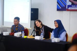 Nafa Urbach Instagram - Kembali lagi ke dapil ketemu sama wargaa , mendengar aspirasi ditengah hujan nan dingin di MAGELANG yg lagi muaceettt poooll dikarenakan sedang adanya retret di akmil 🥴🥴😁😁