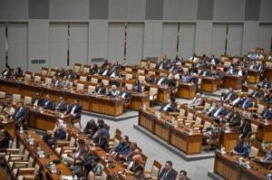 Nafa Urbach Instagram - mengikuti Rapat Paripurna dengan mendengarkan laporan hasil fit and proper test calon pimpinan KPK masa jabatan 2024 - 2029 dari komisi III DPR RI, Rapat Paripurna kali ini sekaligus  menjadi Penutupan masa persidangan 1 Tahun sidang 2024-2025 menjelang memasuki masa reses. 

Rapat berlangsung lancar dan penuh semangat. Semoga setiap keputusan yang di ambil menjadi langkah maju bagi bangsa dan masyarakat Indonesia 🇮🇩