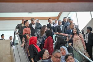 Nafa Urbach Instagram - mengikuti Rapat Paripurna dengan mendengarkan laporan hasil fit and proper test calon pimpinan KPK masa jabatan 2024 - 2029 dari komisi III DPR RI, Rapat Paripurna kali ini sekaligus  menjadi Penutupan masa persidangan 1 Tahun sidang 2024-2025 menjelang memasuki masa reses. 

Rapat berlangsung lancar dan penuh semangat. Semoga setiap keputusan yang di ambil menjadi langkah maju bagi bangsa dan masyarakat Indonesia 🇮🇩