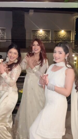 Nagma Mirajkar Instagram - a quick one w my cuties 🎀

#afterparty scenes 😅