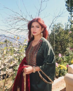 Nagma Mirajkar Instagram - mai عشق likhu tujhe hojaye 🥀

wearing: @ekavira.official 
styling: @roshni0819
sandals: @indiantrunkshop X @sparklingbonds