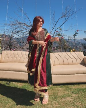 Nagma Mirajkar Instagram - mai عشق likhu tujhe hojaye 🥀

wearing: @ekavira.official 
styling: @roshni0819
sandals: @indiantrunkshop X @sparklingbonds