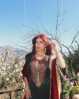 Nagma Mirajkar Instagram - mai عشق likhu tujhe hojaye 🥀

wearing: @ekavira.official 
styling: @roshni0819
sandals: @indiantrunkshop X @sparklingbonds
