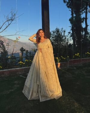 Nagma Mirajkar Instagram - hum toh pyar se hi marjayenge 🥀

dress : @asbaabofficial ✨
