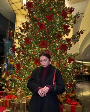 Nagma Mirajkar Instagram - christmas-ing in budapest !! 🎄♥️

here for the @world_aquatics @worldswimmingchampionships w @bartergram.ai 

#AQUABudapest24 #Swimming #Budapest #Hungary #WorldAquatics
