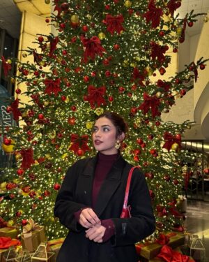 Nagma Mirajkar Instagram - christmas-ing in budapest !! 🎄♥️

here for the @world_aquatics @worldswimmingchampionships w @bartergram.ai 

#AQUABudapest24 #Swimming #Budapest #Hungary #WorldAquatics