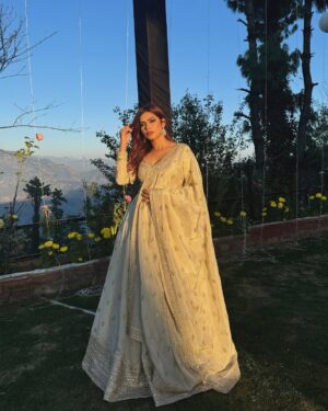 Nagma Mirajkar Instagram - hum toh pyar se hi marjayenge 🥀

dress : @asbaabofficial ✨