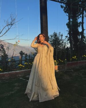 Nagma Mirajkar Instagram - hum toh pyar se hi marjayenge 🥀

dress : @asbaabofficial ✨