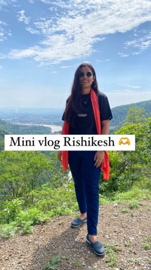 Naini Jain Instagram - हज़ारों मसले यूँ तो आज कल मिलते है 
खुद के संग वक्त बिताओ यारों हल मिलते है ✨

#travelphotography #reelitfeelit #travelreels #minivlog #travelblogger #wandering #nature #greenery #beautifull #peaceofmind #exploring #india #view #healingjourney #findyourself #flyhigh #travelgram #reeloftheday #uttrakhand #tbt